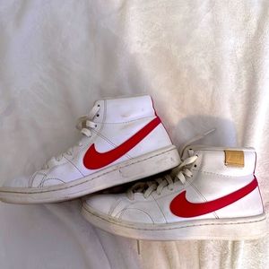 Women’s 6.5 Nike blazers